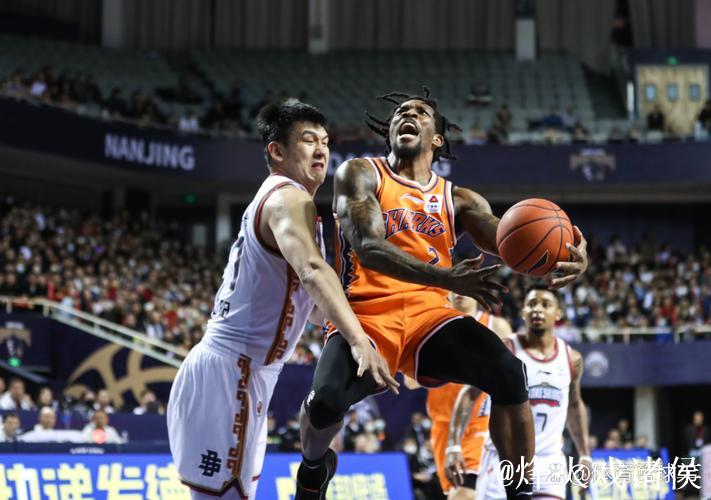 上海市学生篮球锦标赛激战，小嵩特莱赛挑战FMVP