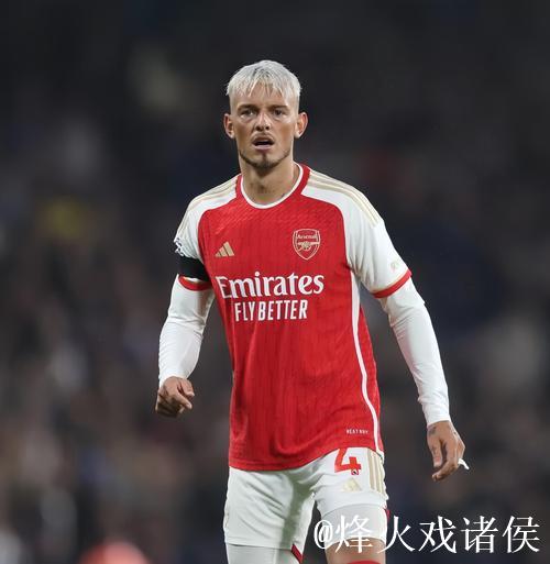 本怀特伤停一个月!波媒曝阿森纳竞逐波兰边路新星 本怀特伤停一个月!波媒曝阿森纳竞逐波兰边路新星